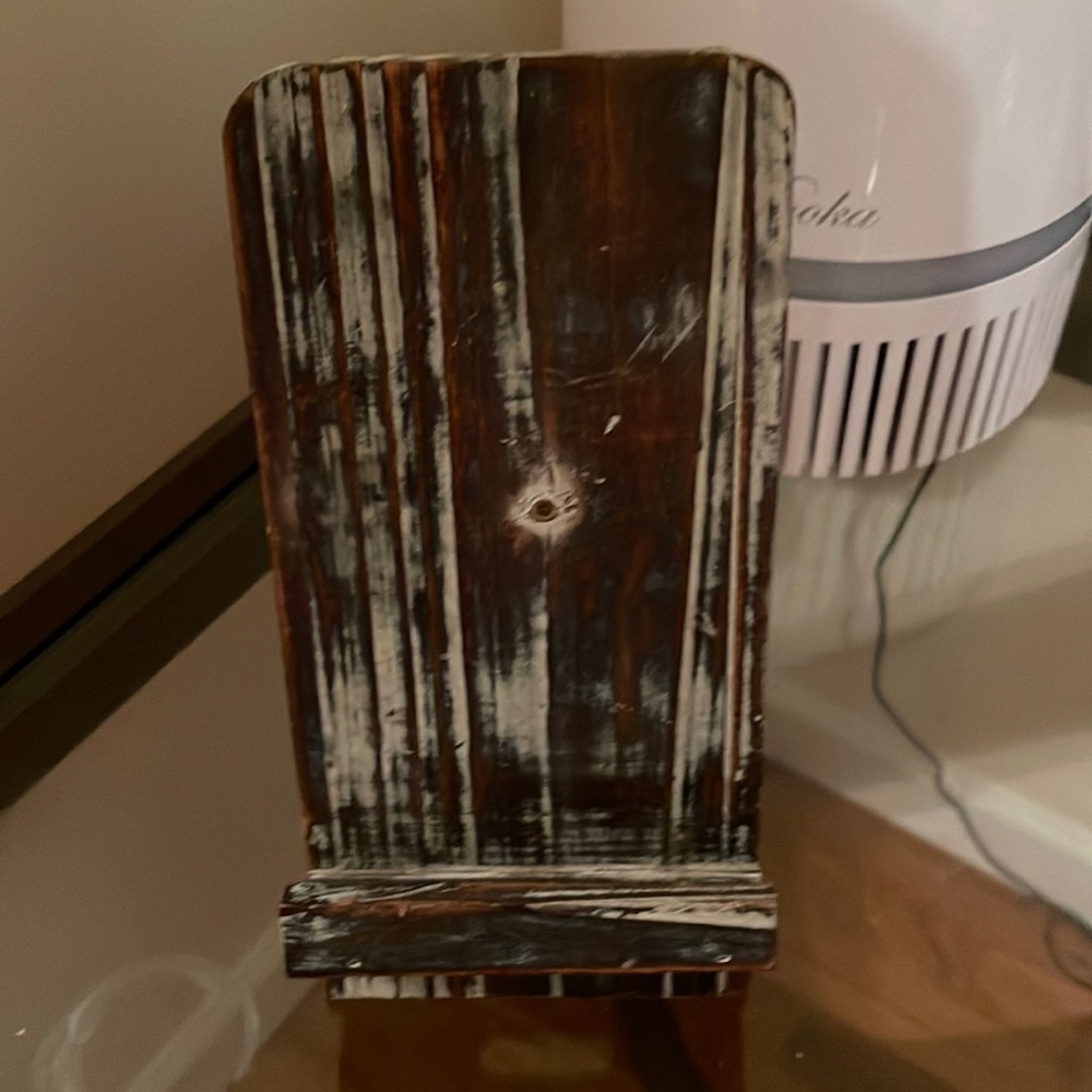 Wood I phone stand
